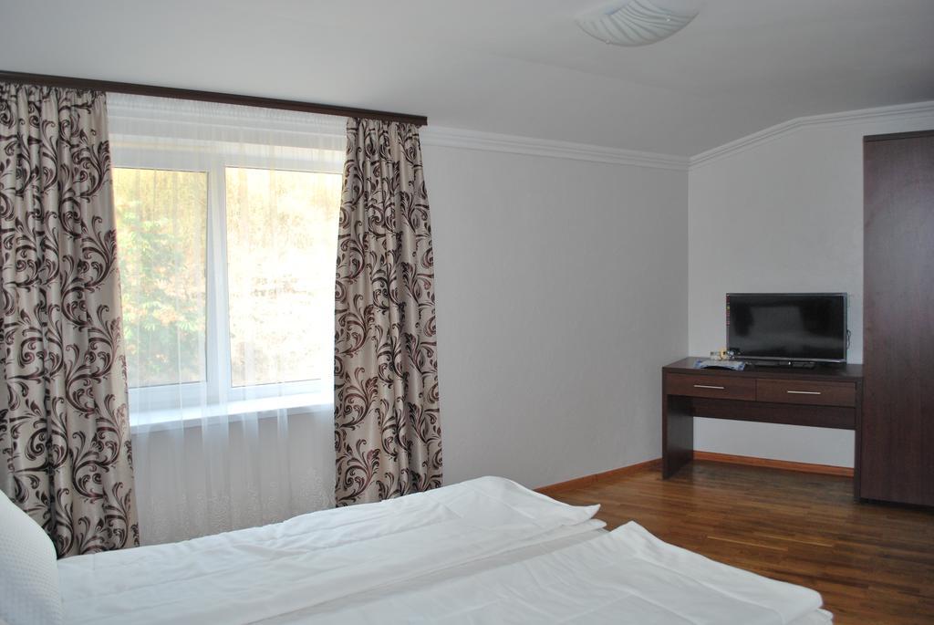 Shpinat Hotel Odesa Room photo