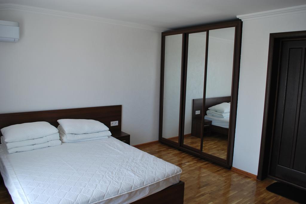 Shpinat Hotel Odesa Room photo