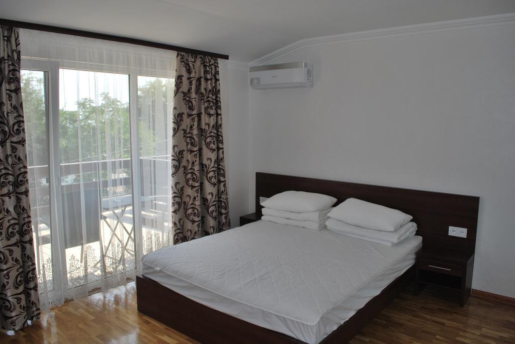 Shpinat Hotel Odesa Room photo