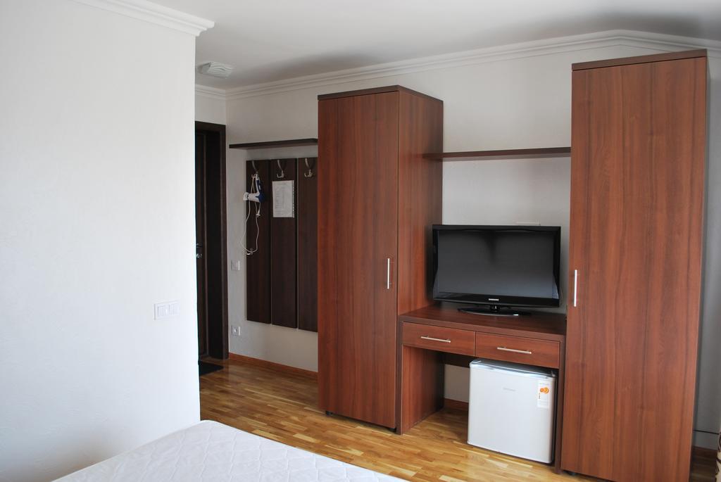 Shpinat Hotel Odesa Room photo